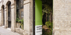 Airbnb hébèrge pantone