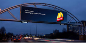 Départ immédiat pour le portugal… via un panneau jcdecaux