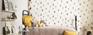 Sur le mur, des dizaines de personnages