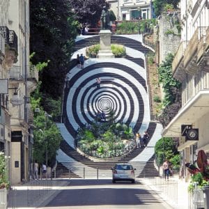 «_Le_Tourbillon_magique_»_-_décoration_estivale_2018_de_l’escalier_Denis-Papin_à_Blois